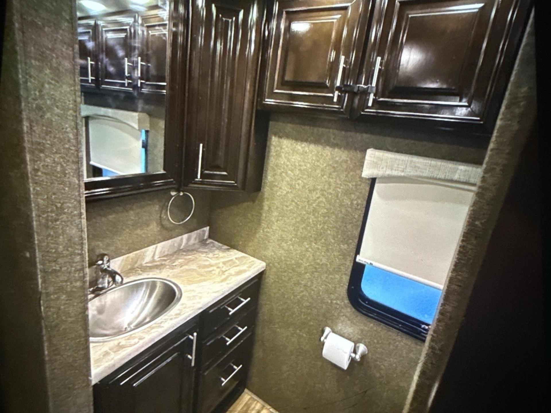 2019 Thor Motor Coach Miramar 37.1