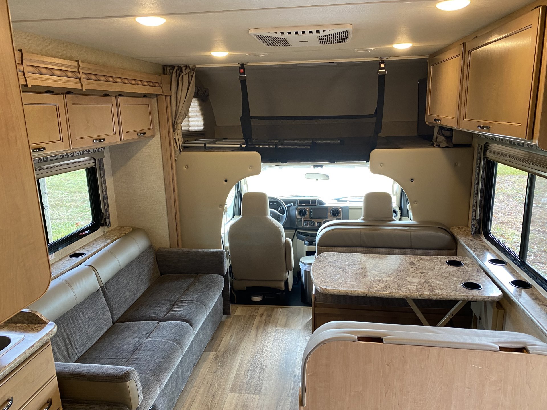 2018 THOR MOTOR COACH FOUR WINDS 30D