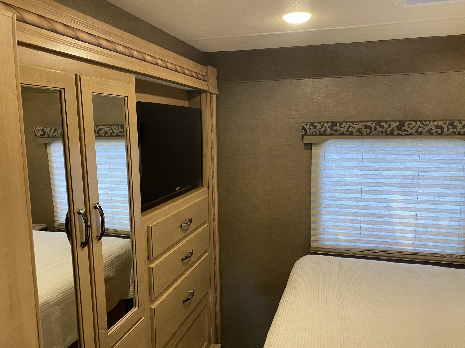 2018 THOR MOTOR COACH FOUR WINDS 30D