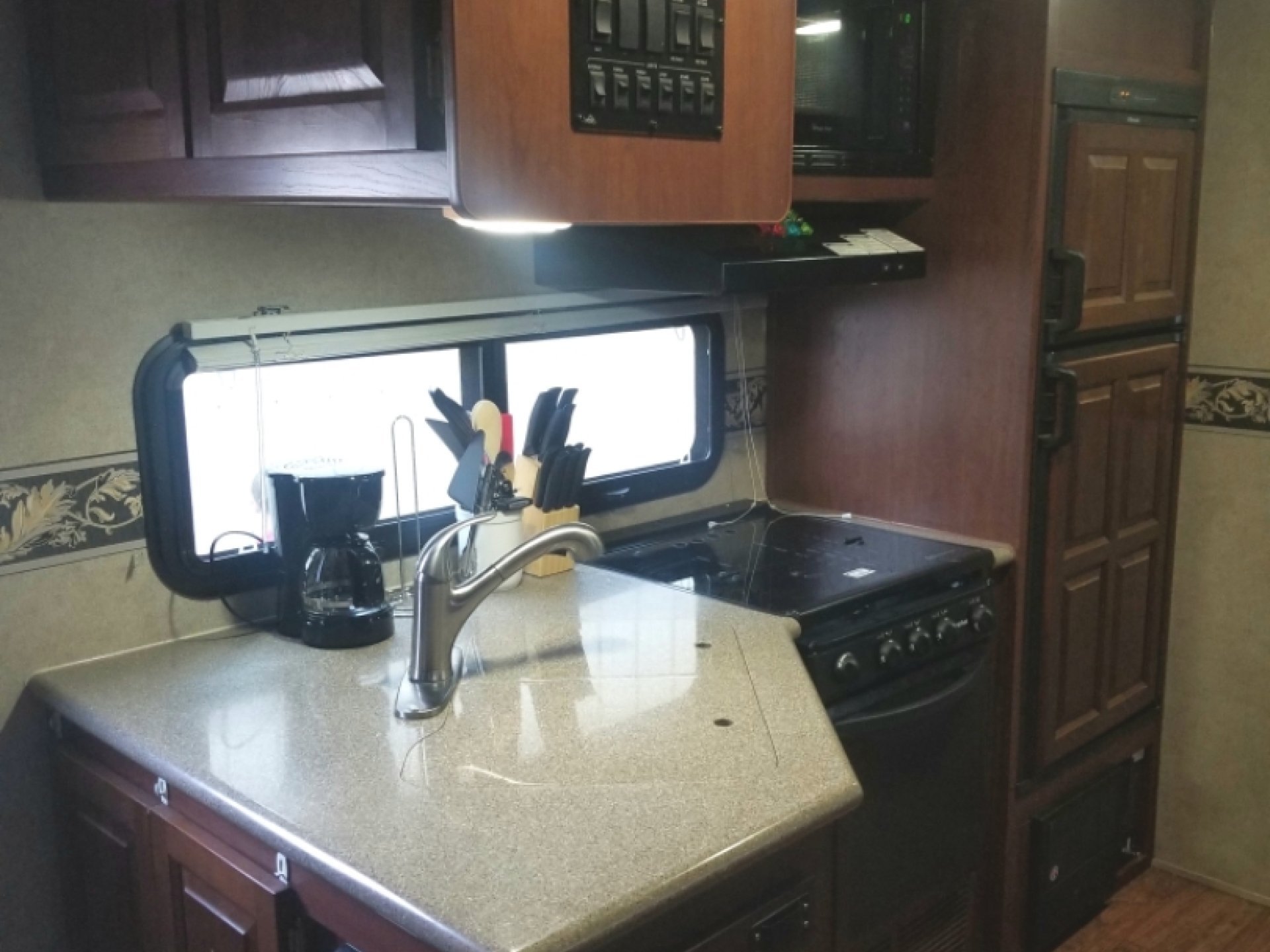 2015 FOREST RIVER ROCKWOOD ULTRA LITE 2905SS