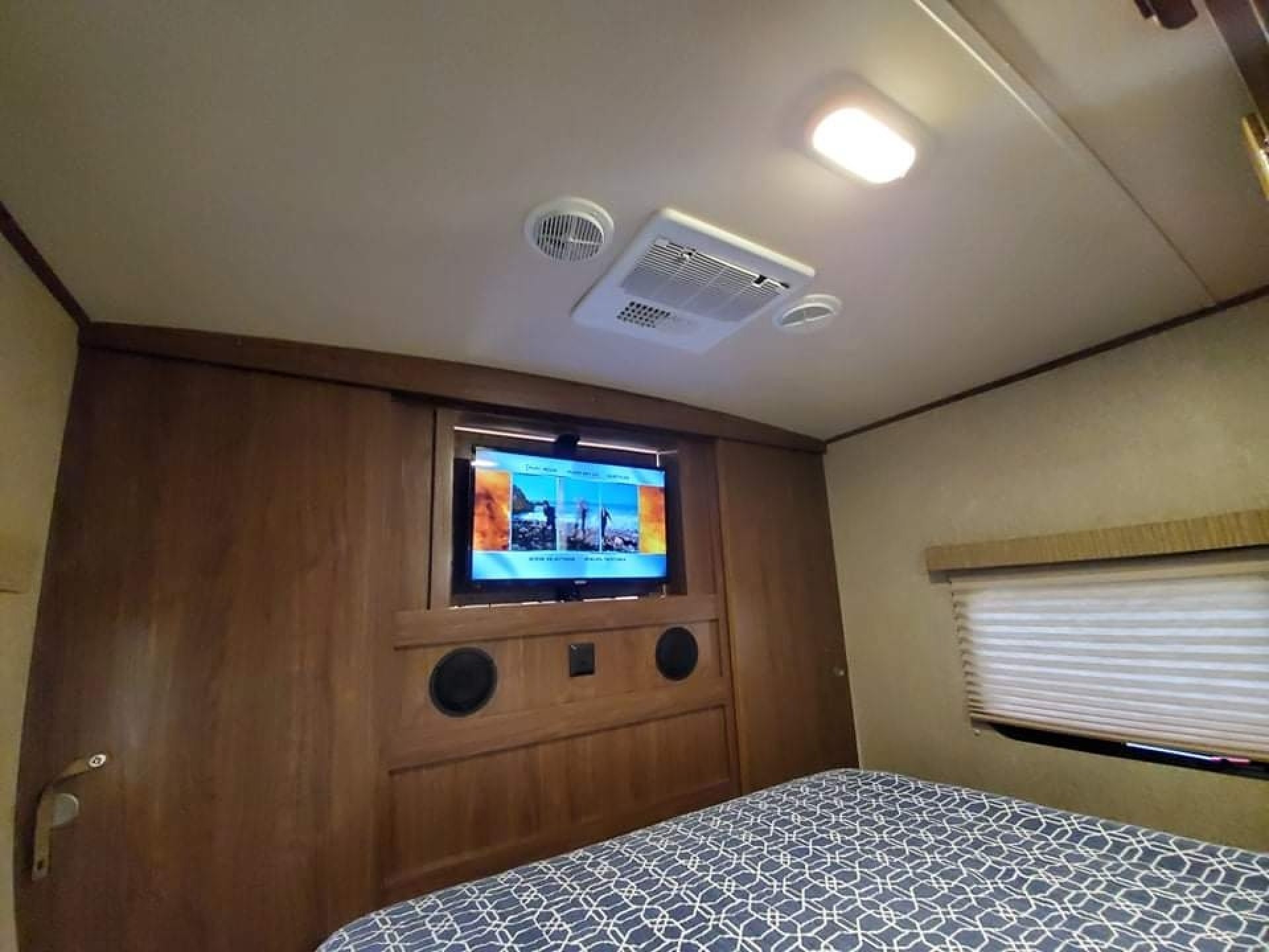 2015 FOREST RIVER SOLAIRE ECLIPSE 317BHSK