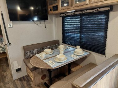 2019 COACHMEN  Freedom Express  246 RKS 