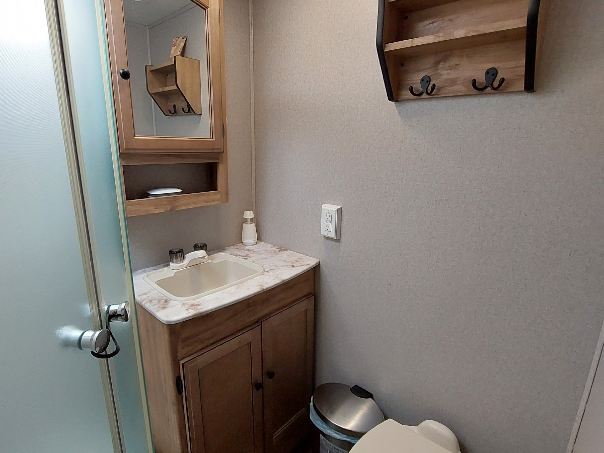 2019 COACHMEN  Freedom Express  246 RKS 