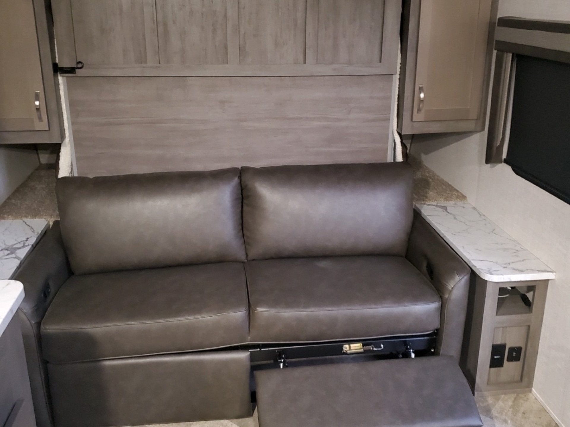 2021 Alta Trailer EastToWest Alt2100MBH-W