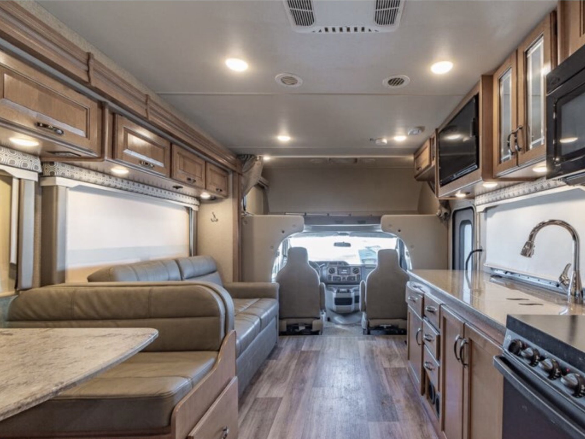 2017 THOR MOTOR COACH FOUR WINDS 31L
