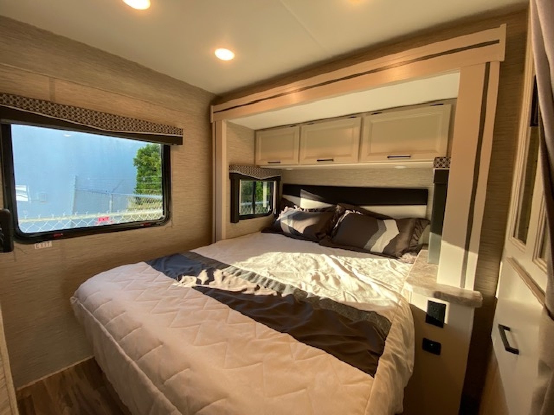 2022 FOREST RIVER Four Winds 22B