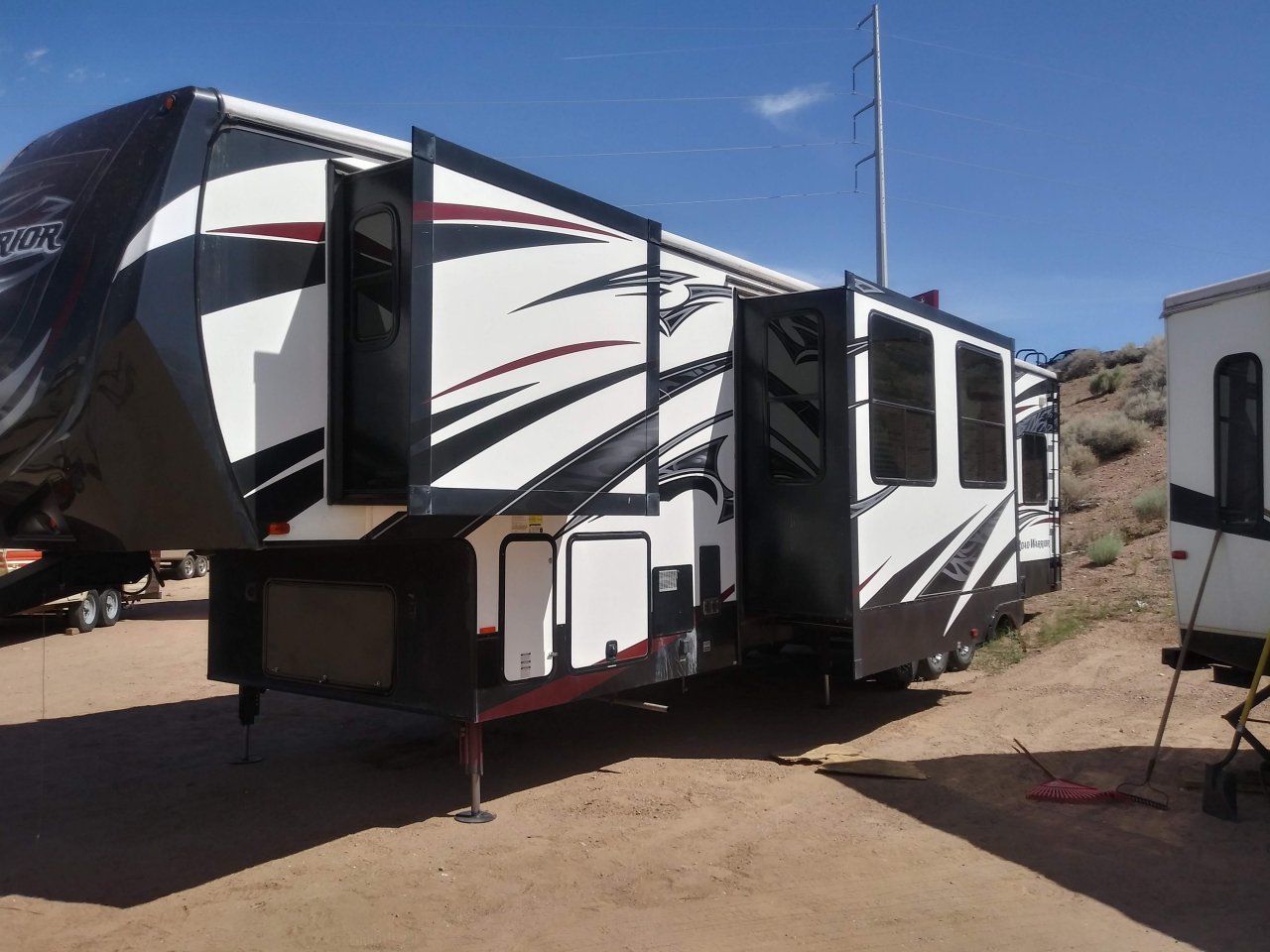 2014 HEARTLAND ROAD WARRIOR 425
