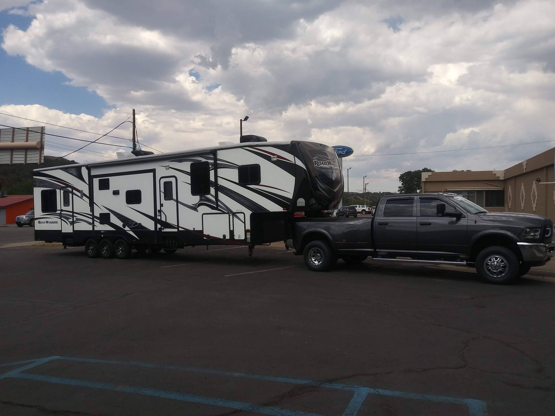 2014 HEARTLAND ROAD WARRIOR 425