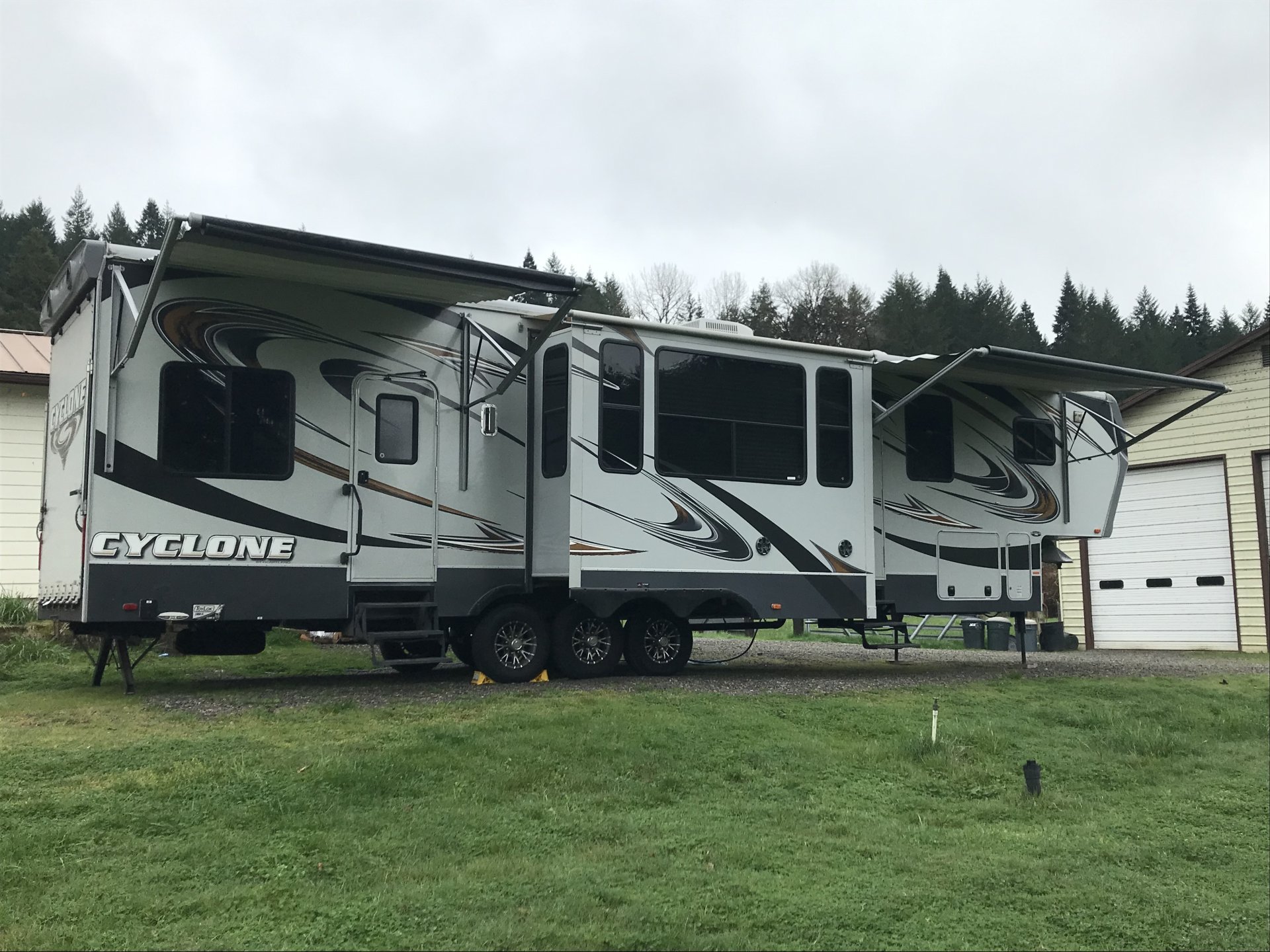 2012 HEARTLAND CYLCONE HD 3800hd