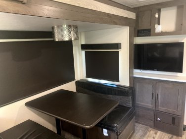 2018 FOREST RIVER SALEM  26RLHL