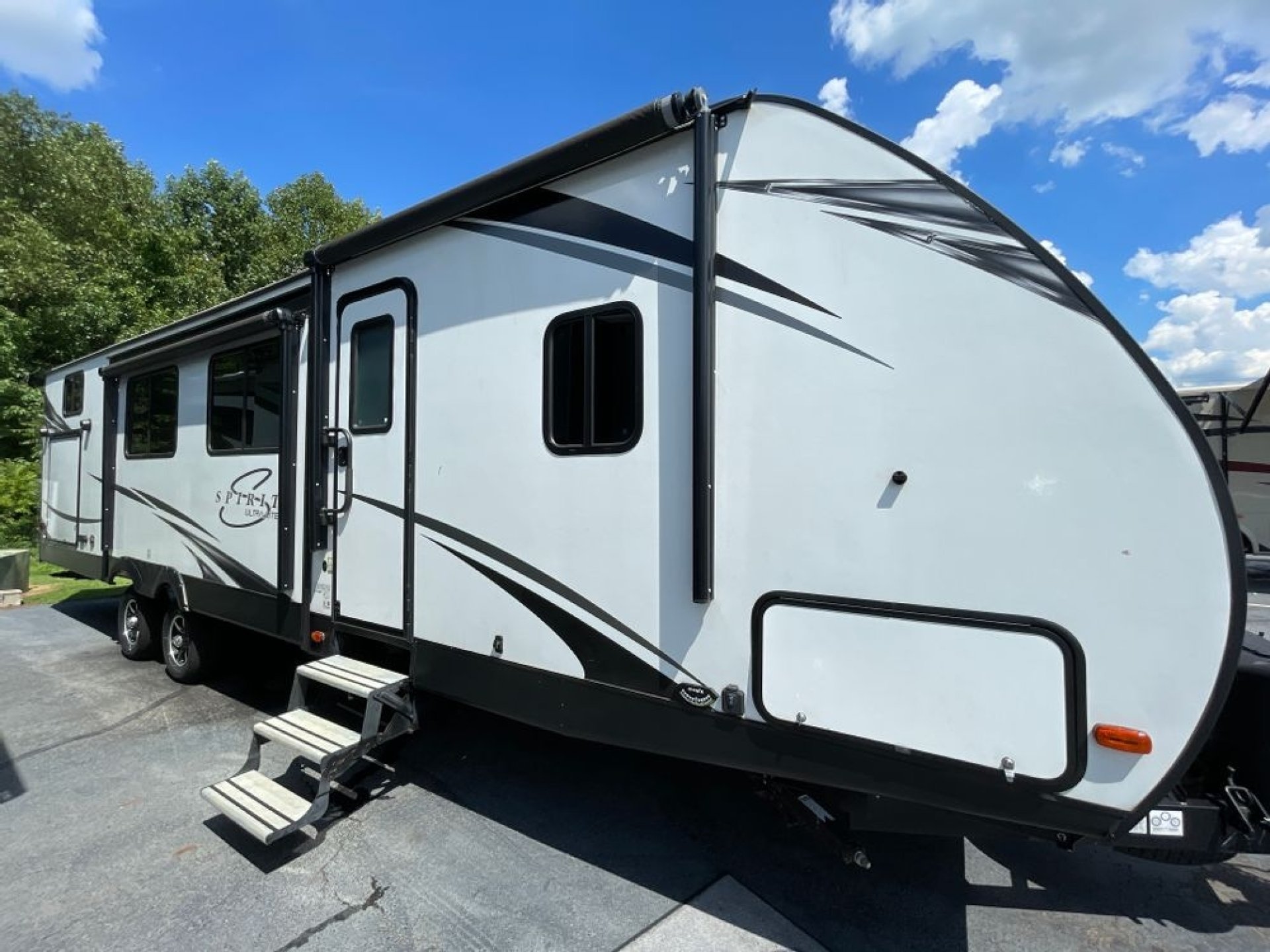 2020 COACHMEN SPIRIT ULTRA LITE 3379BH