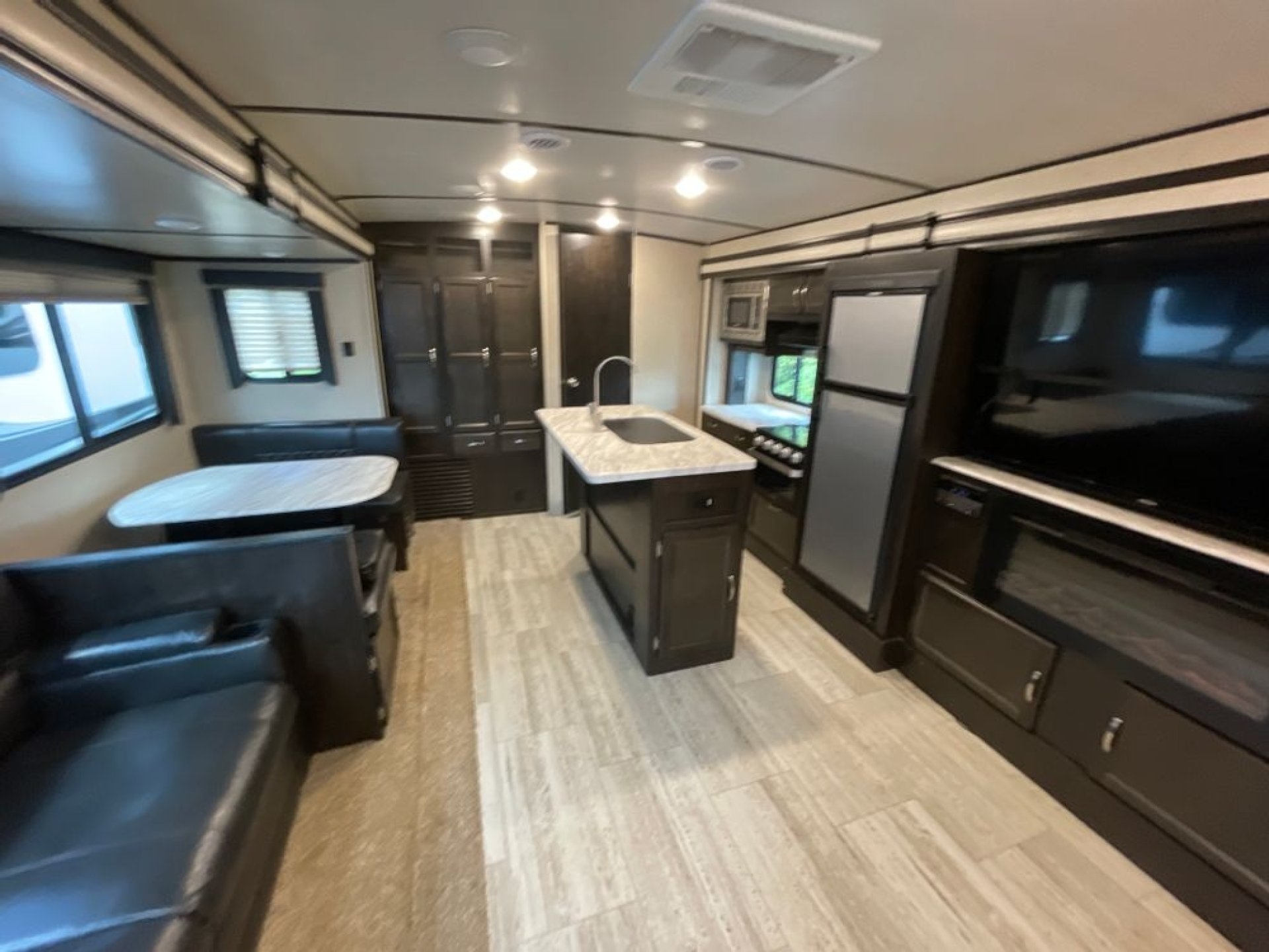 2020 COACHMEN SPIRIT ULTRA LITE 3379BH