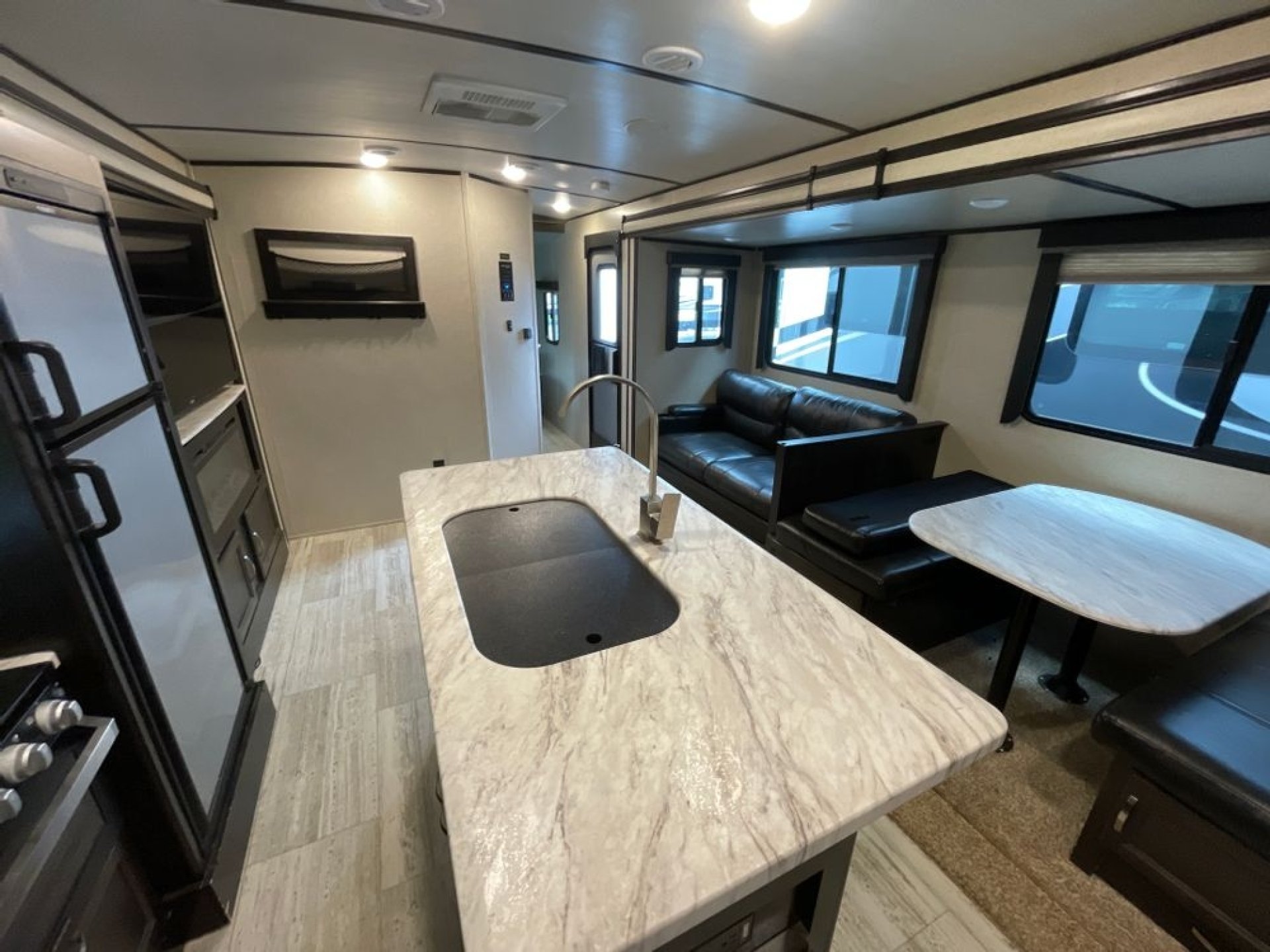 2020 COACHMEN SPIRIT ULTRA LITE 3379BH