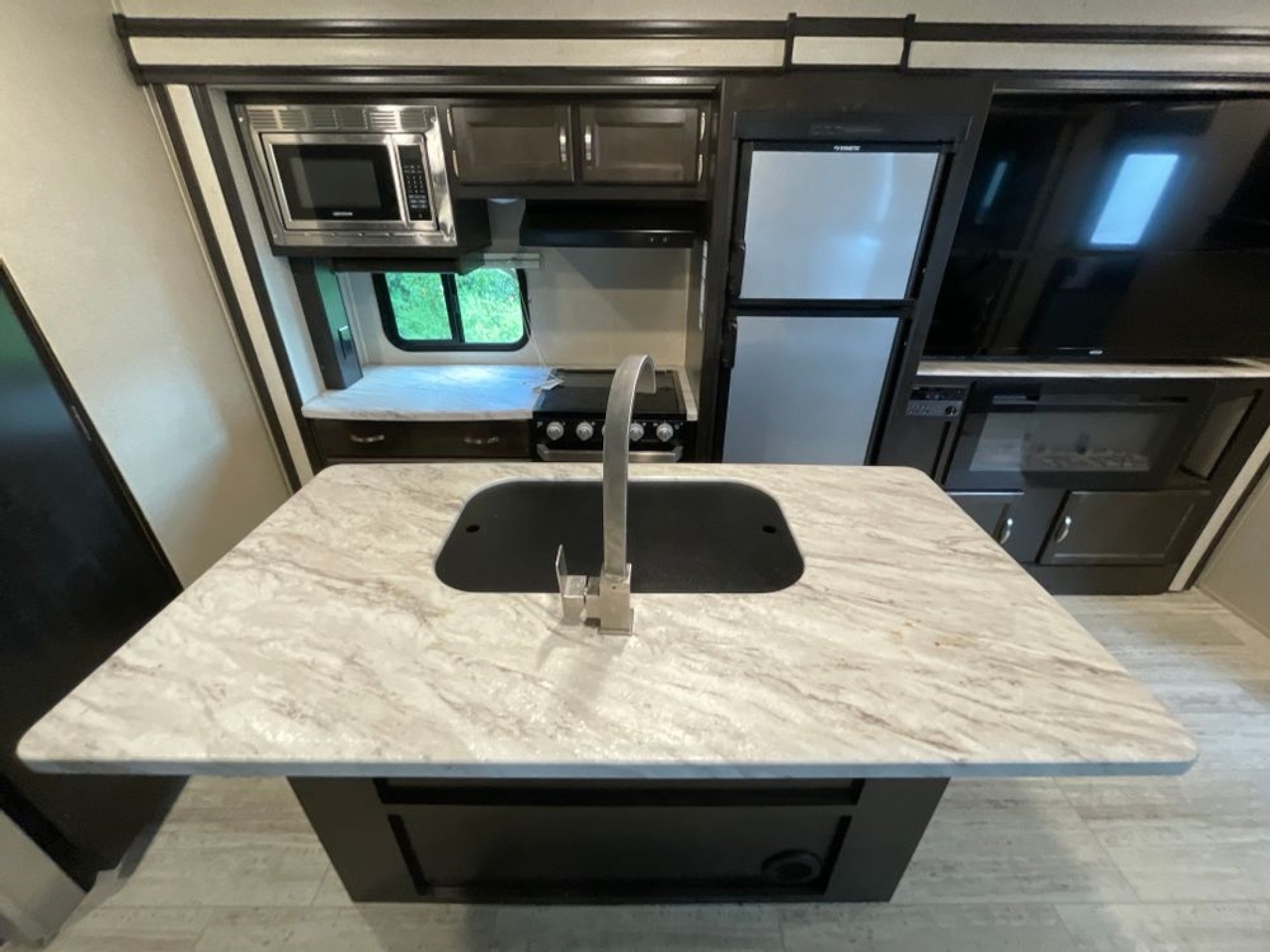 2020 COACHMEN SPIRIT ULTRA LITE 3379BH