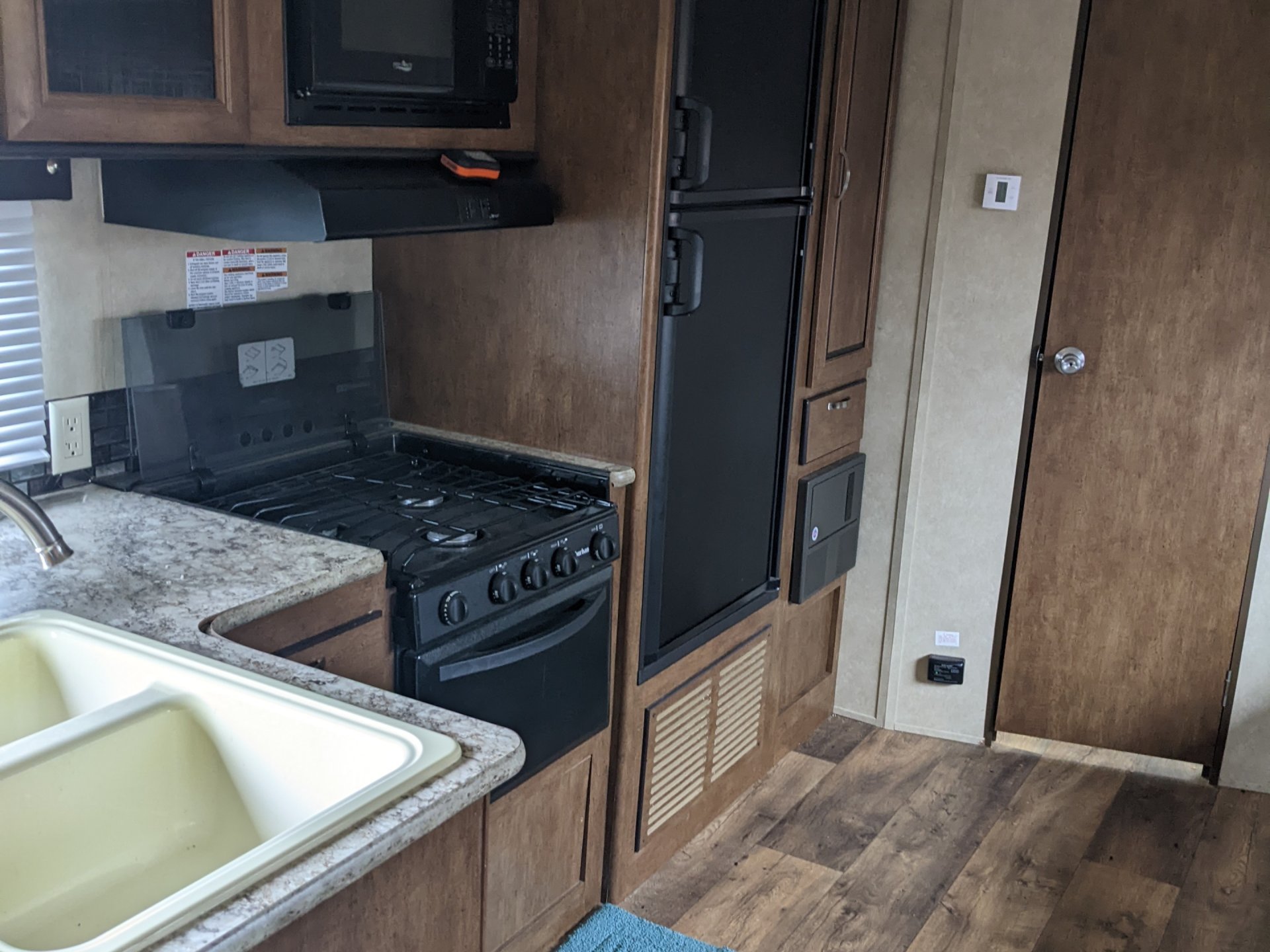 2017 FOREST RIVER WILDWOOD X-LITE 272RBXL
