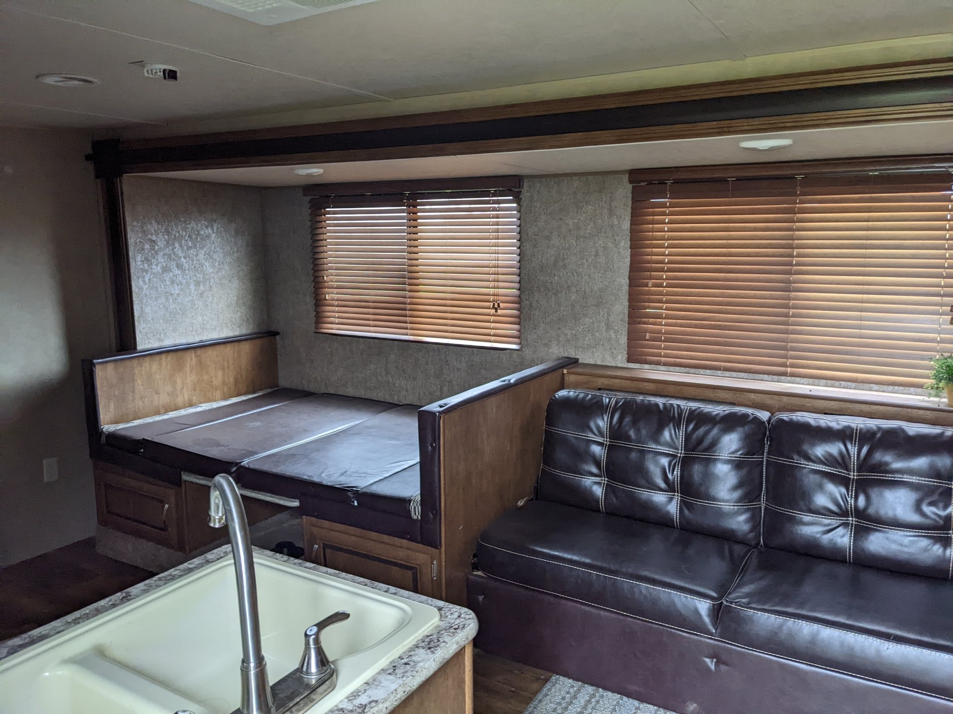 2017 FOREST RIVER WILDWOOD X-LITE 272RBXL