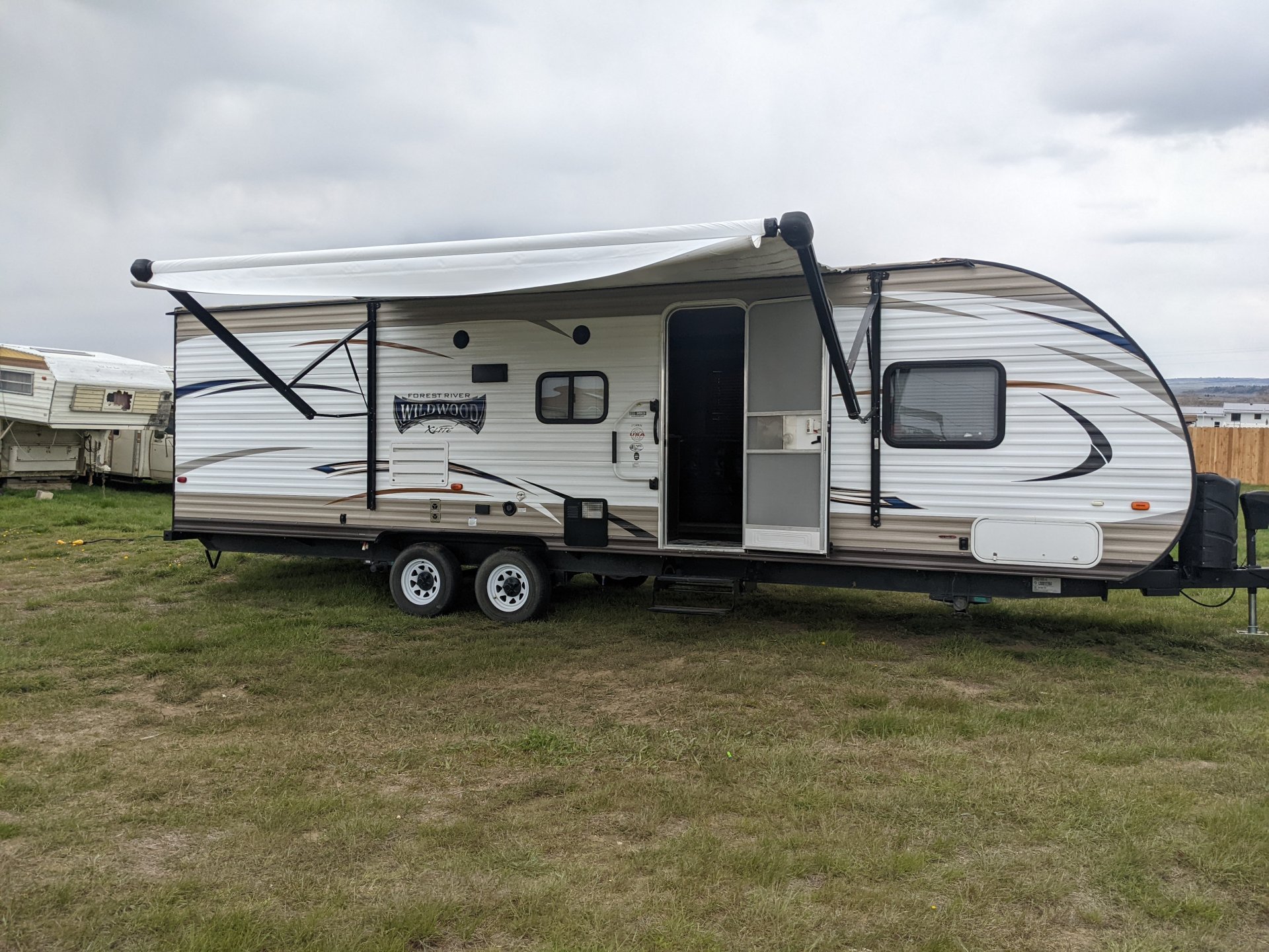 2017 FOREST RIVER WILDWOOD X-LITE 272RBXL