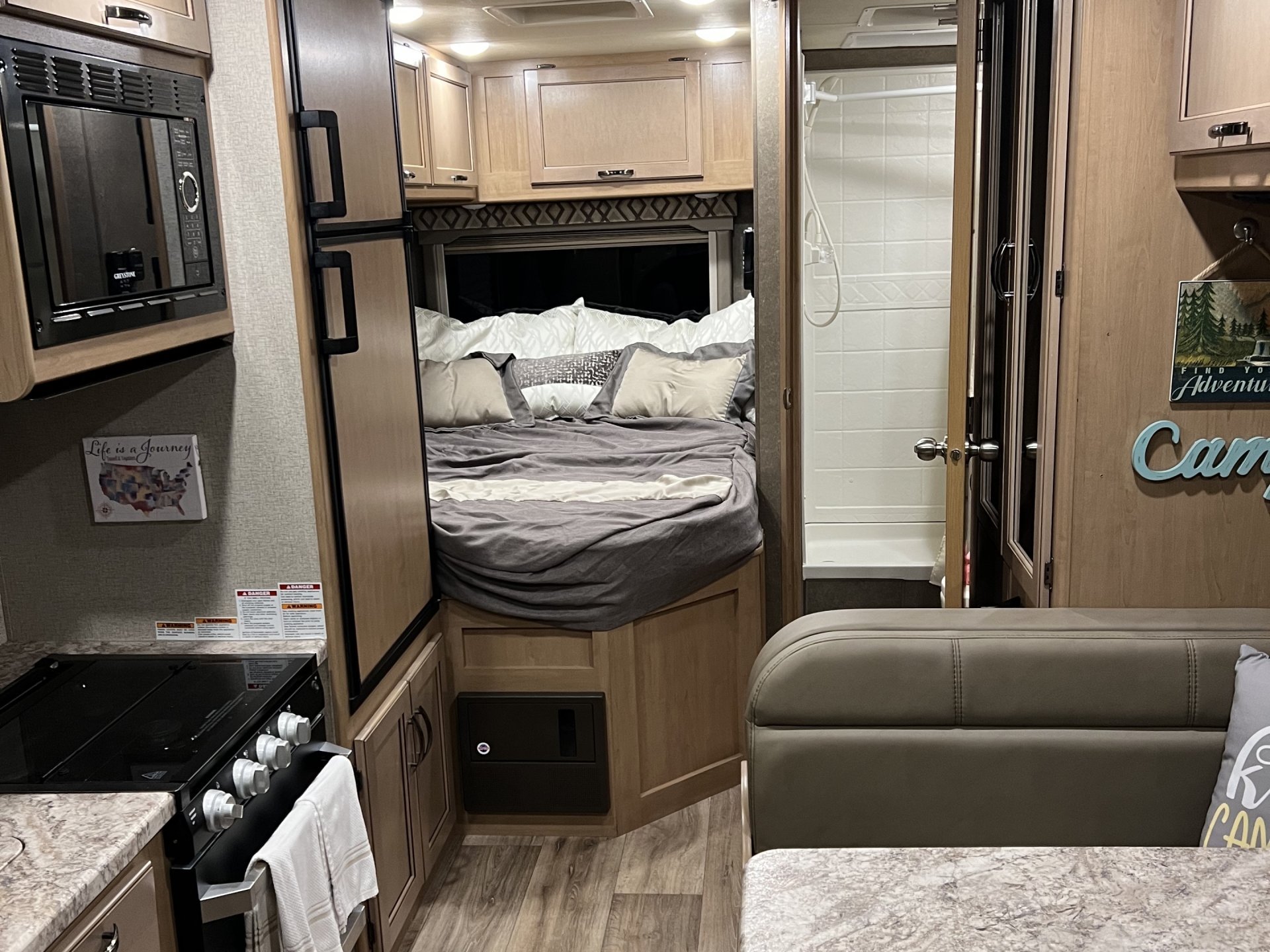 2020 THOR MOTOR COACH FOUR WINDS 22E