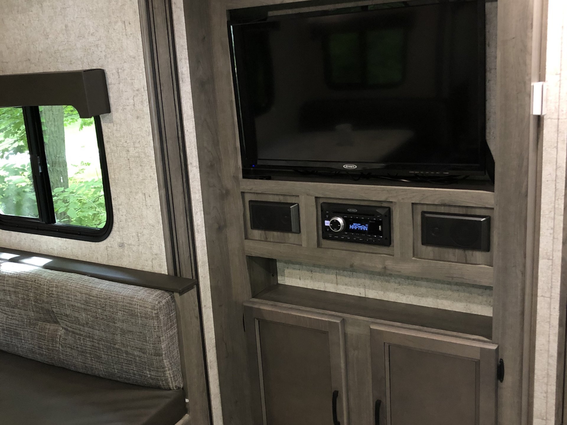 2021 COACHMEN APEX 253 RLS