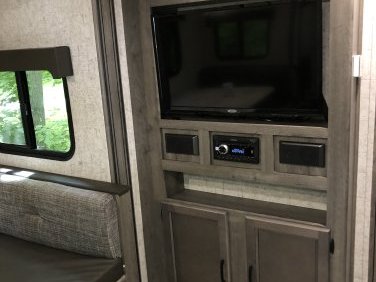 2021 COACHMEN APEX 253 RLS