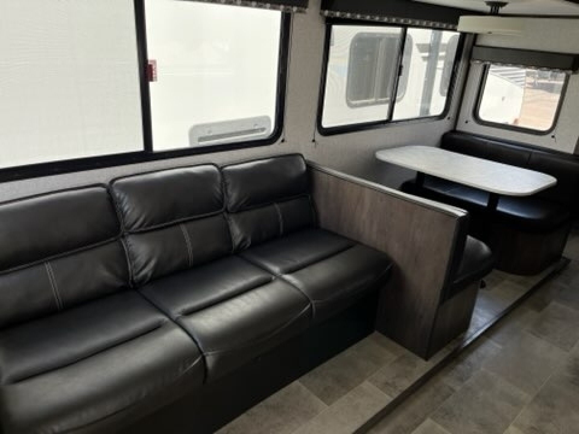 2021 Coleman Coleman Light  24BH