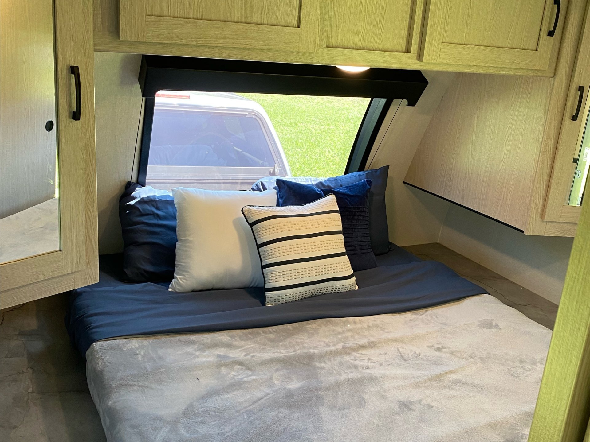 2022 COACHMEN APEX 300BHS
