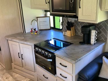 2022 COACHMEN APEX 300BHS