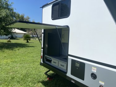 2022 COACHMEN APEX 300BHS