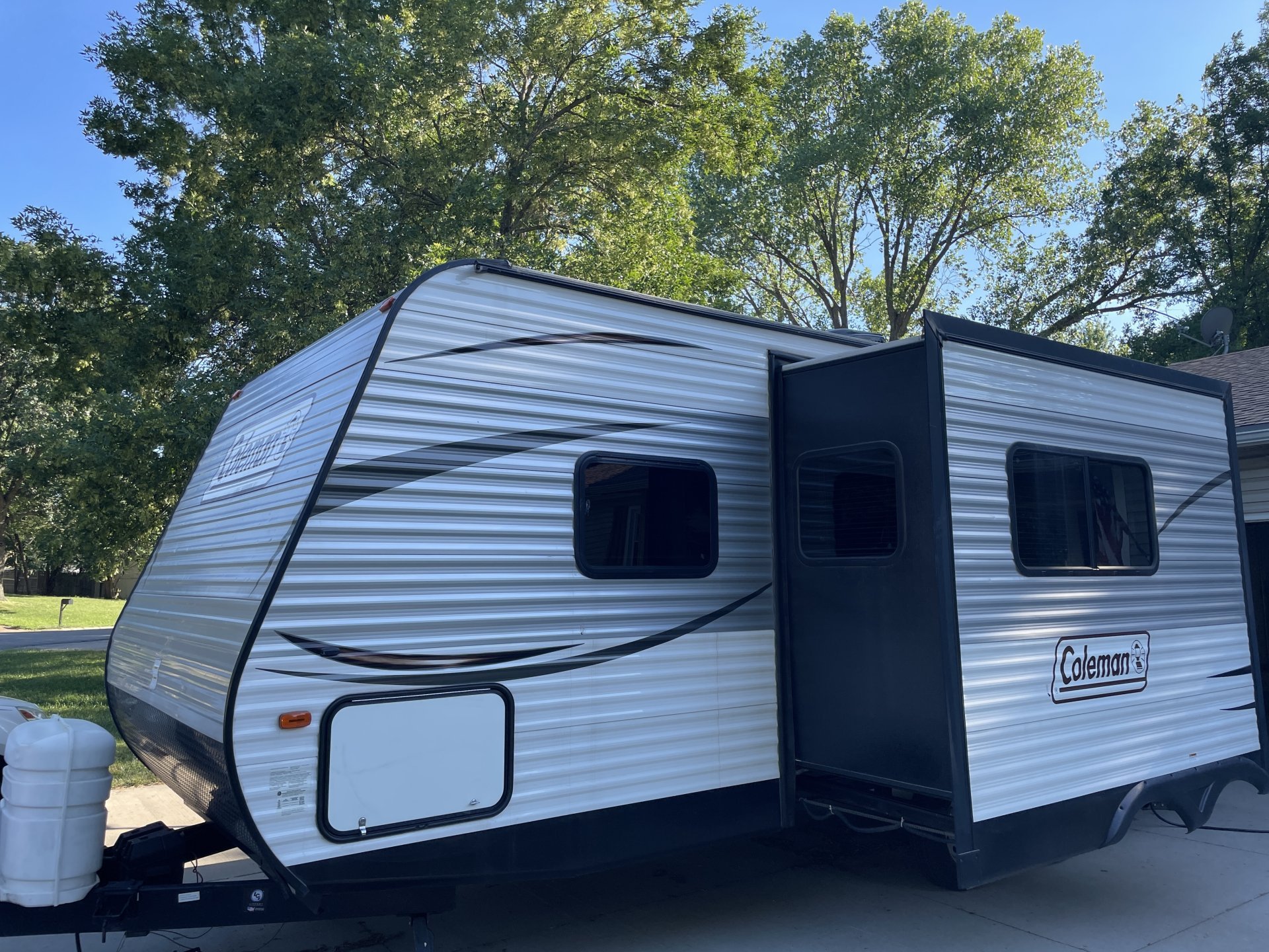 2017 DUTHMEN COLEMAN LANTERN 225QB