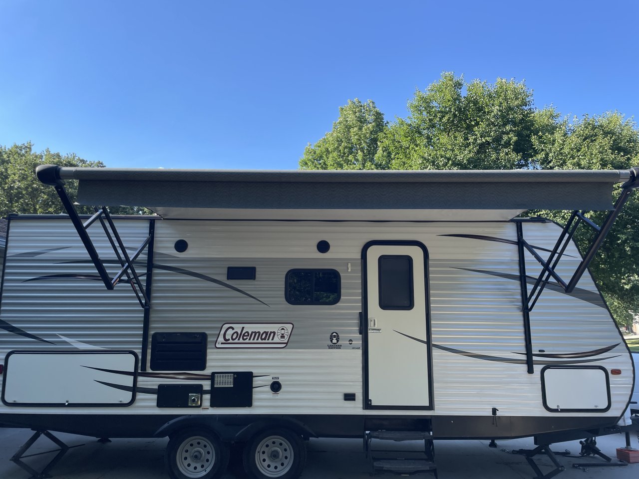 2017 DUTHMEN COLEMAN LANTERN 225QB