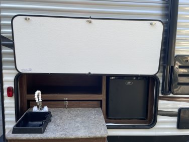 2017 DUTHMEN COLEMAN LANTERN 225QB