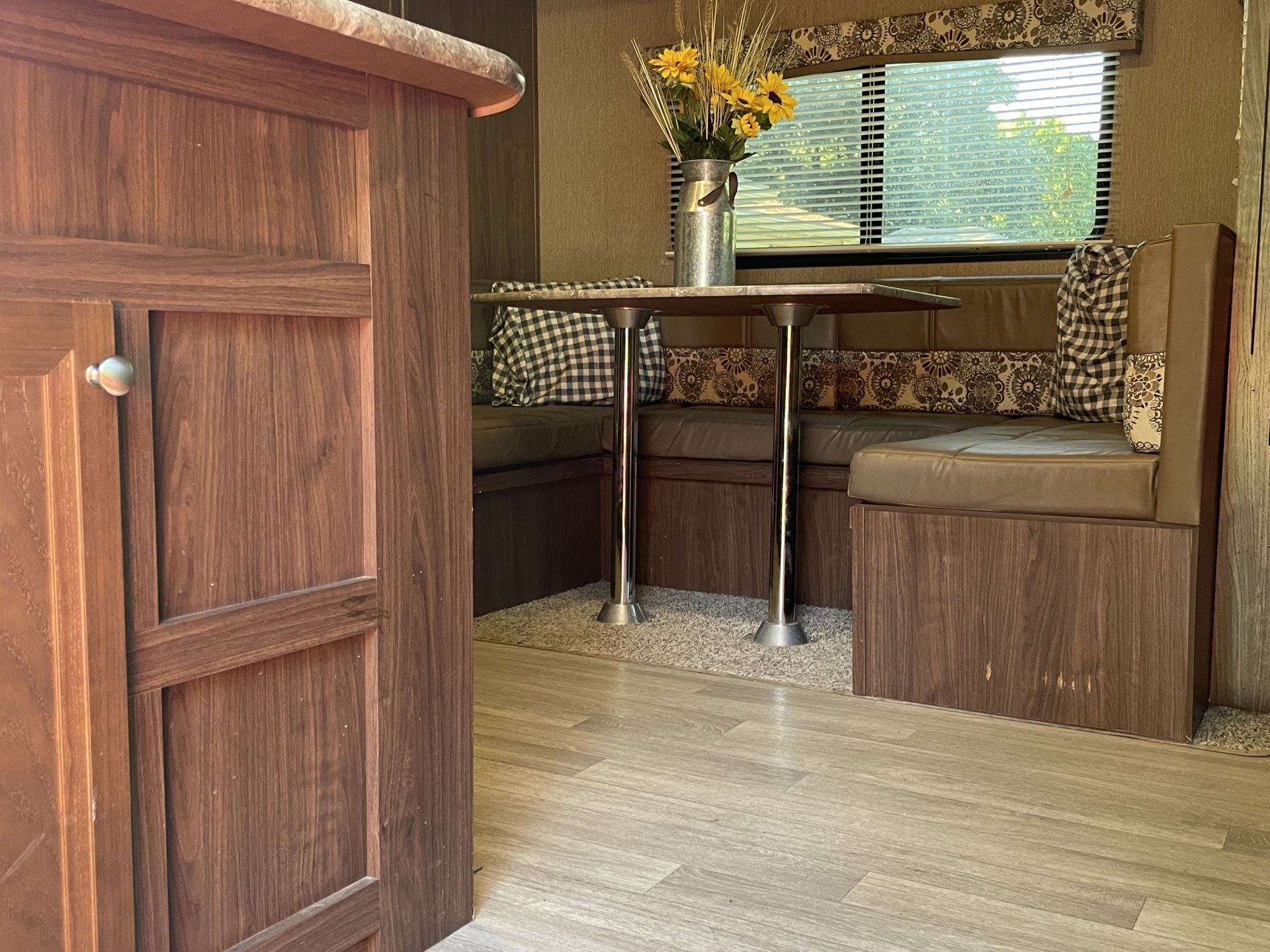 2017 DUTHMEN COLEMAN LANTERN 225QB