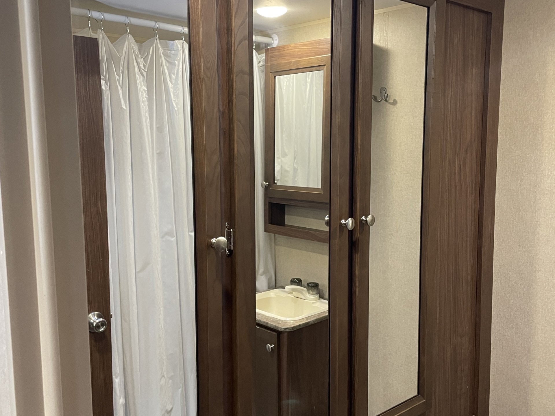 2017 DUTHMEN COLEMAN LANTERN 225QB