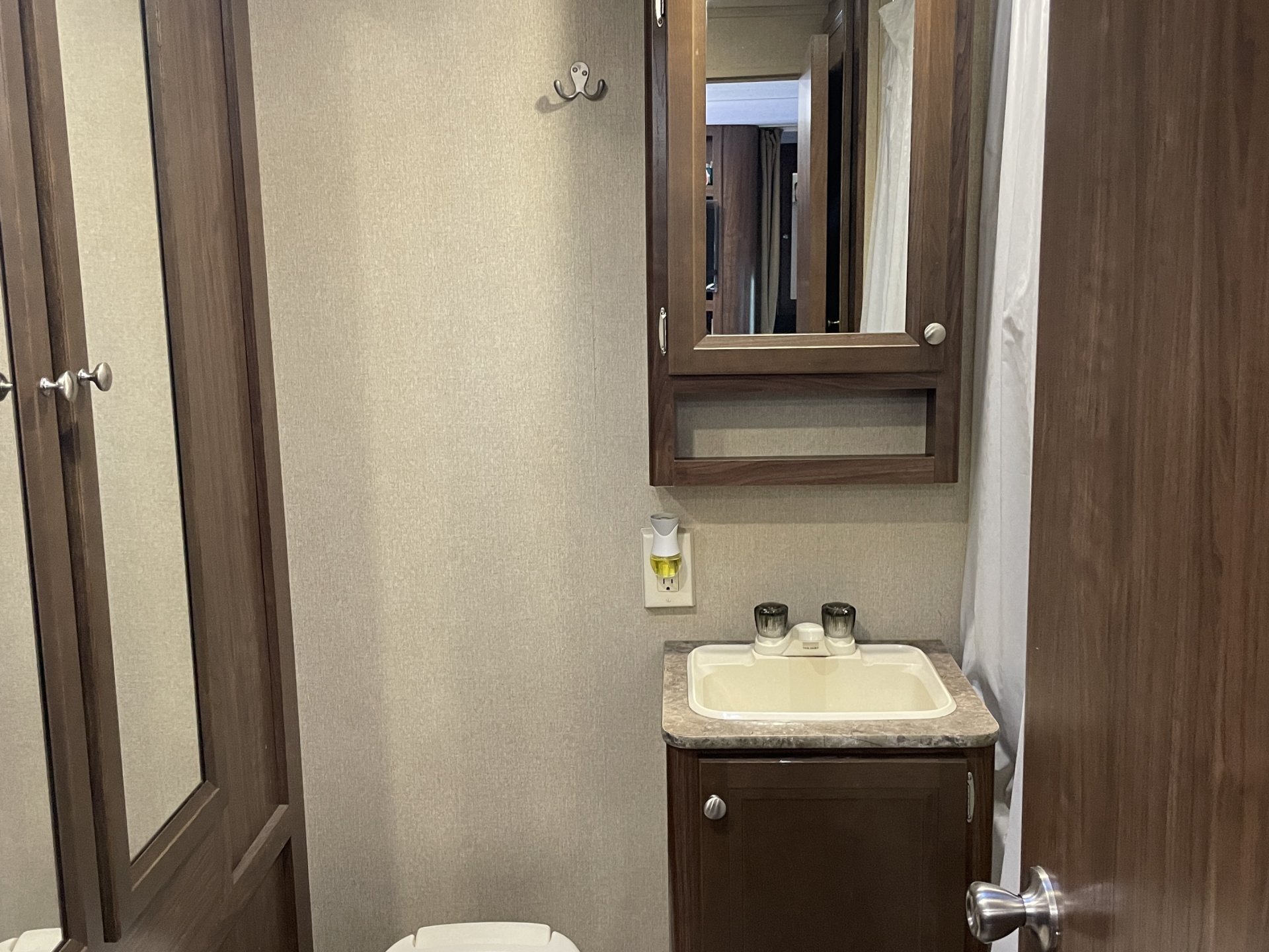 2017 DUTHMEN COLEMAN LANTERN 225QB