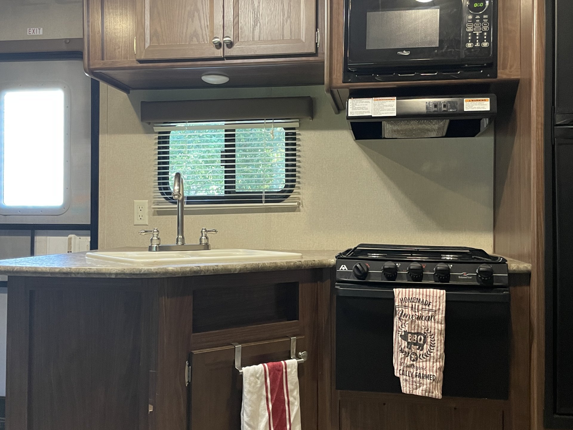 2017 DUTHMEN COLEMAN LANTERN 225QB