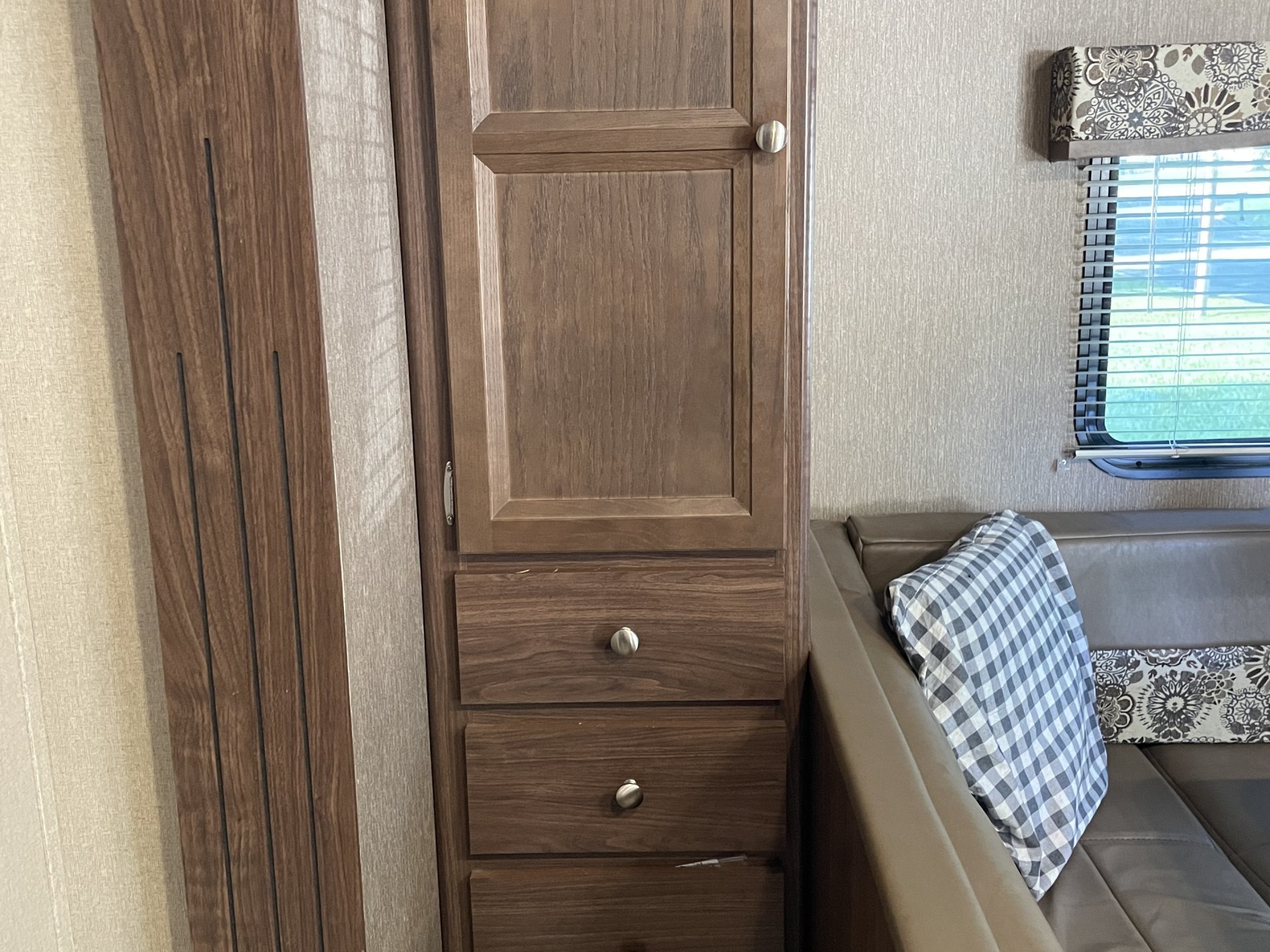 2017 DUTHMEN COLEMAN LANTERN 225QB