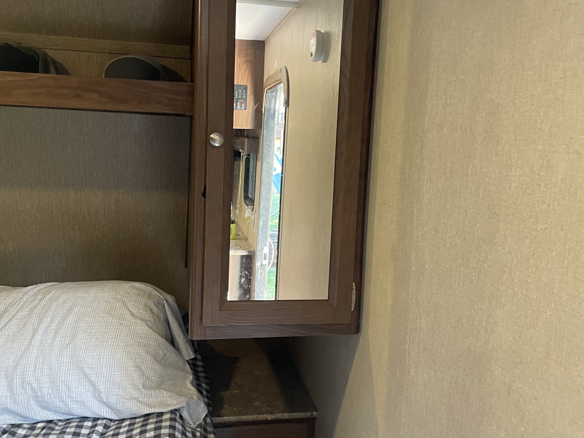 2017 DUTHMEN COLEMAN LANTERN 225QB