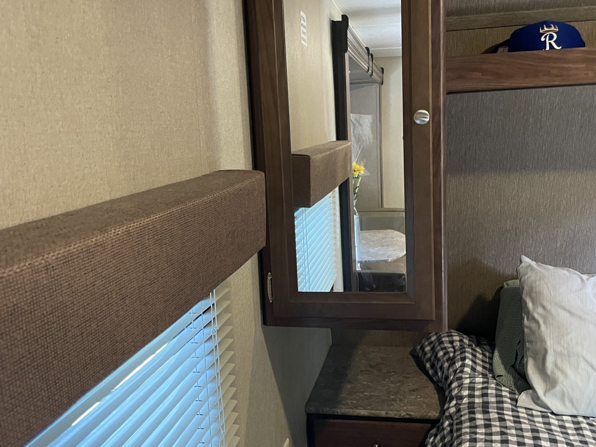 2017 DUTHMEN COLEMAN LANTERN 225QB