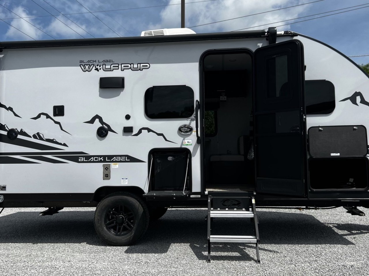 2022 FOREST RIVER CHEROKEE WOLF PUP BLACK LABEL 16BHSBL