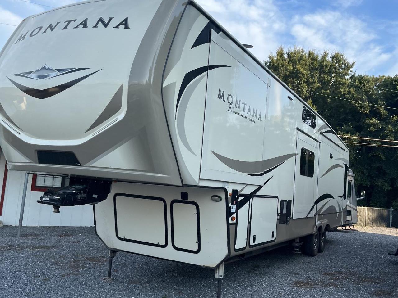 2019 KEYSTONE MONTANA 3855BR