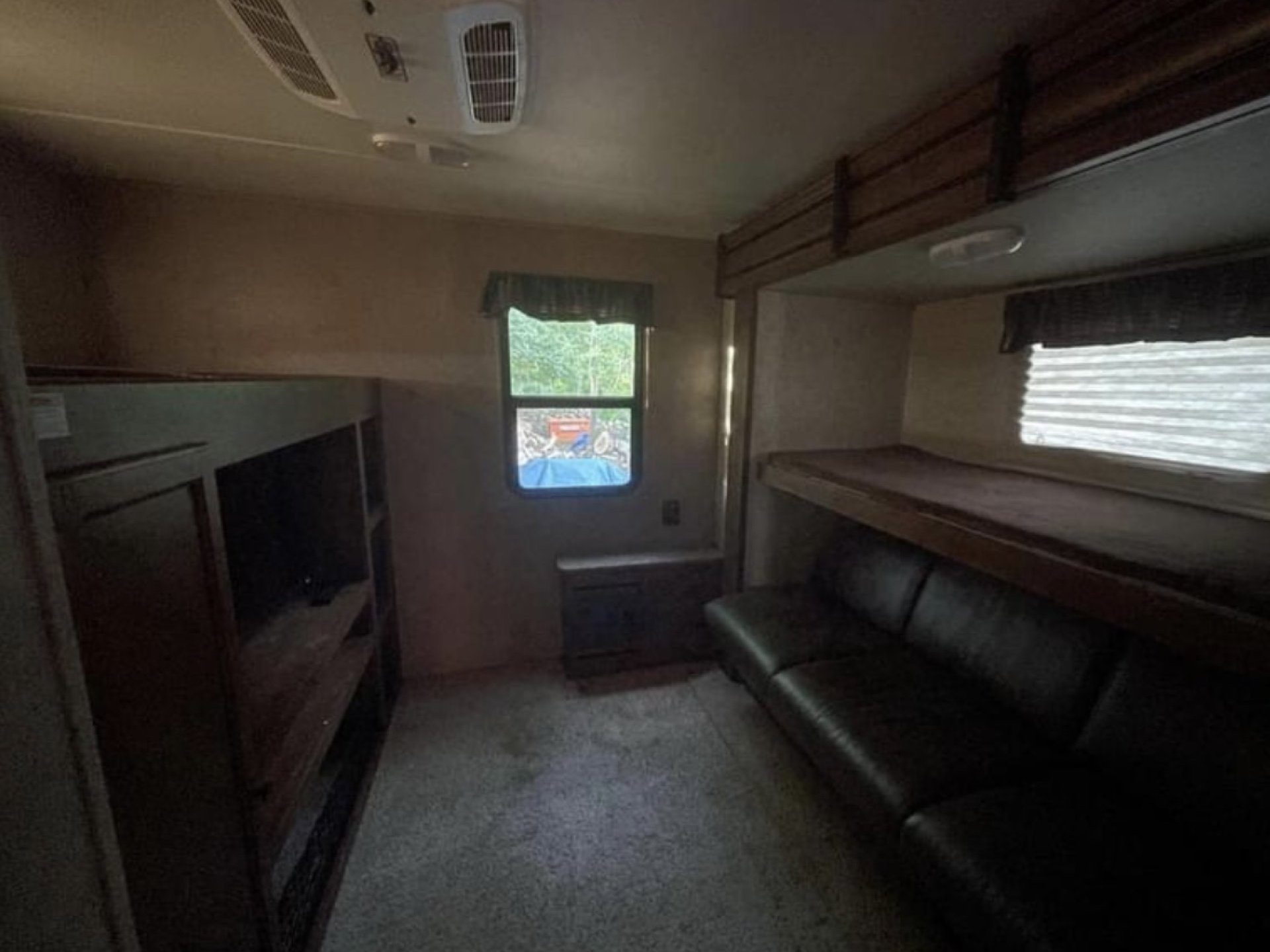 2015 Keystone  Sprinter campfire edition 31-BH