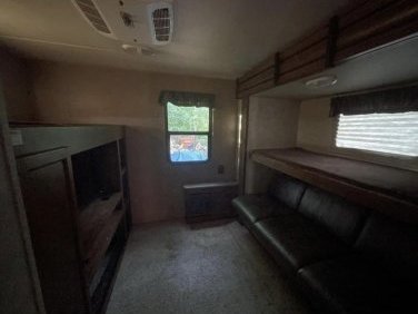 2015 Keystone  Sprinter campfire edition 31-BH