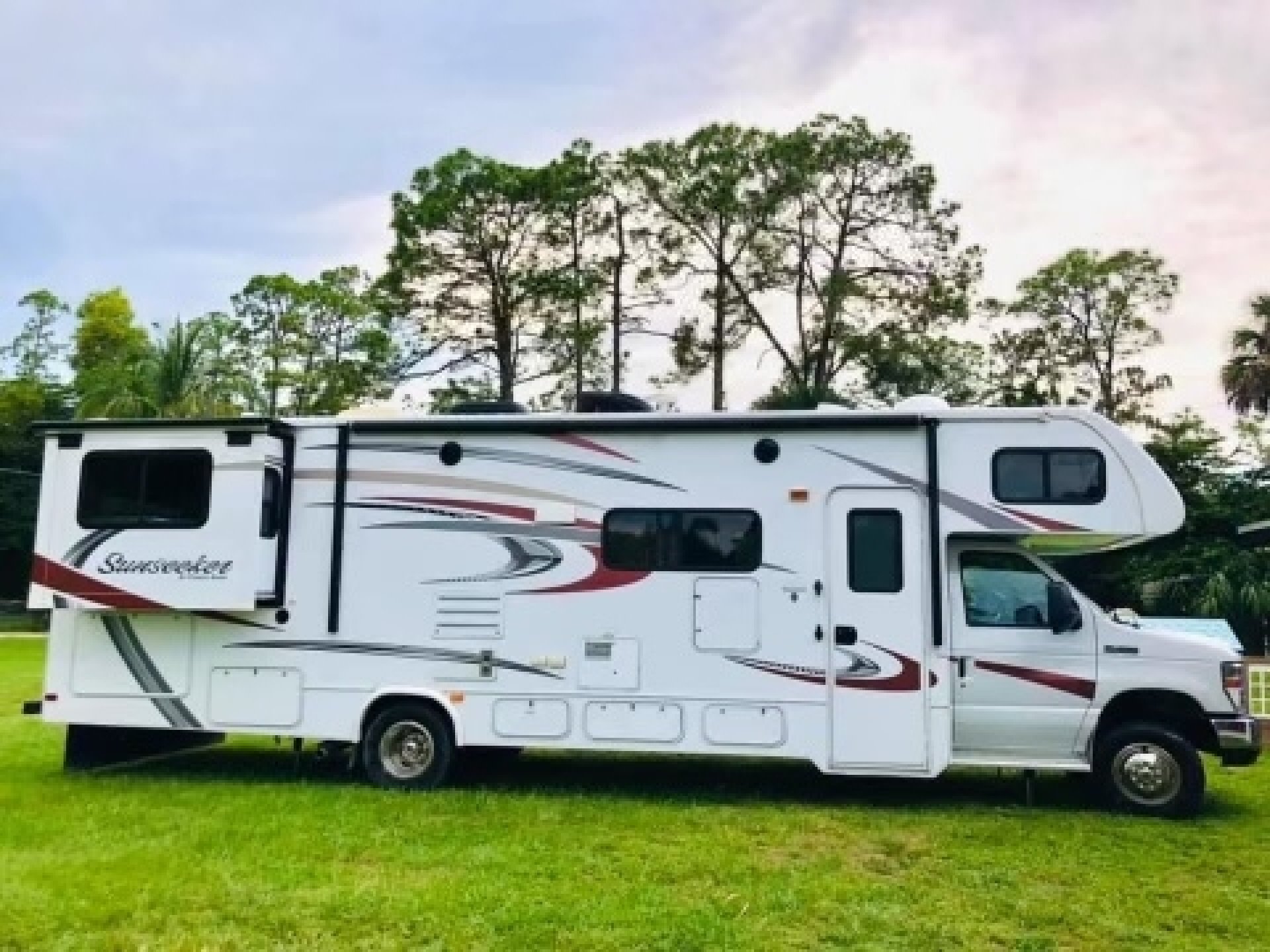 2016 FOREST RIVER SUNSEEKER 3010DSF