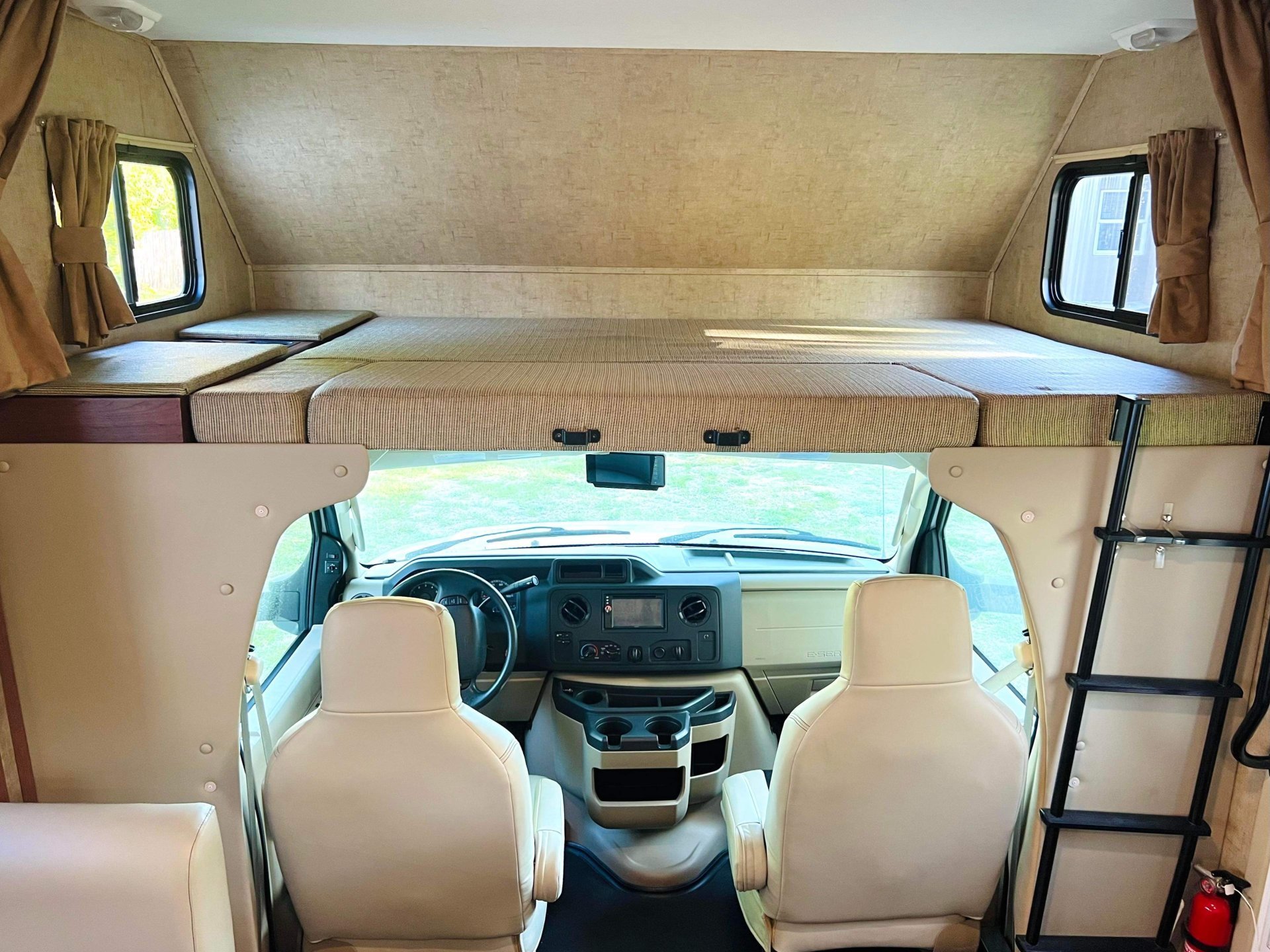 2016 FOREST RIVER SUNSEEKER 3010DSF