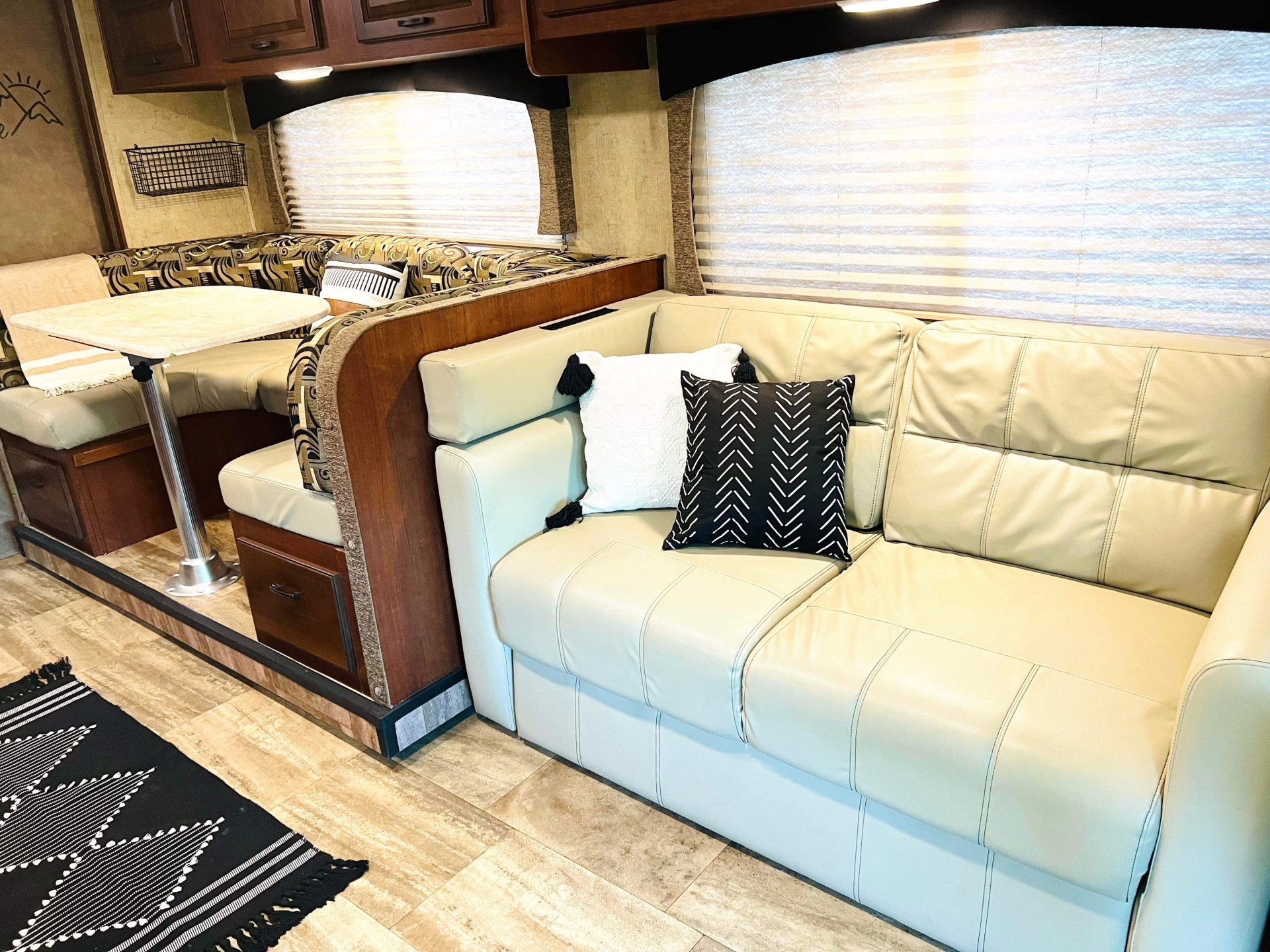 2016 FOREST RIVER SUNSEEKER 3010DSF