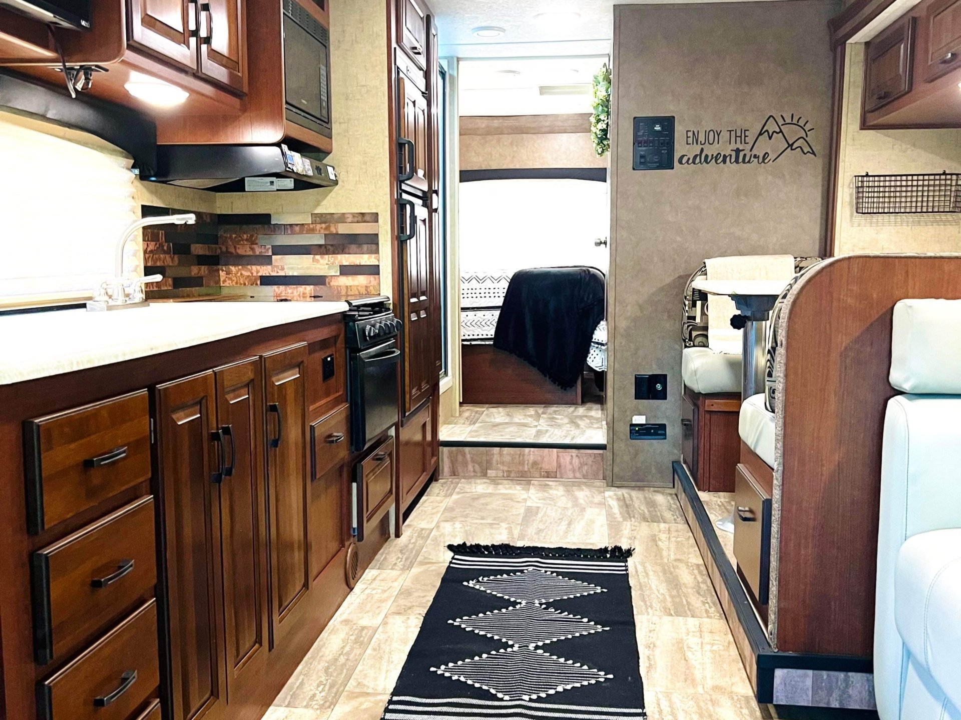 2016 FOREST RIVER SUNSEEKER 3010DSF