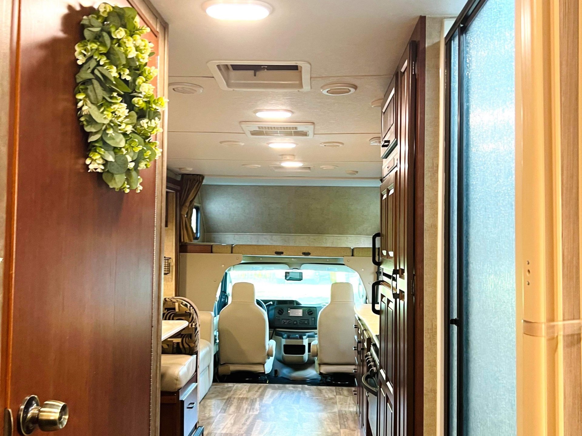 2016 FOREST RIVER SUNSEEKER 3010DSF