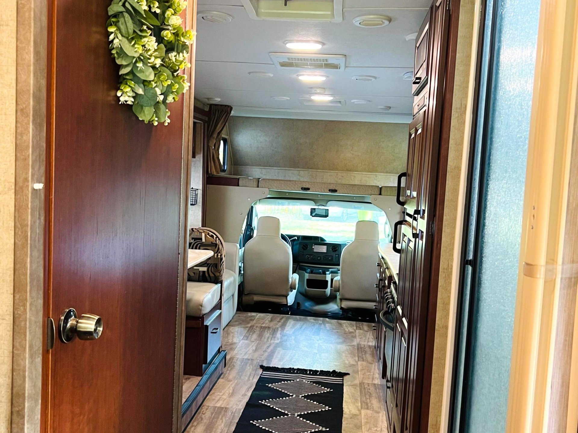 2016 FOREST RIVER SUNSEEKER 3010DSF