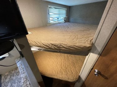 2017 KEYSTONE SUMMERLAND 1850FL