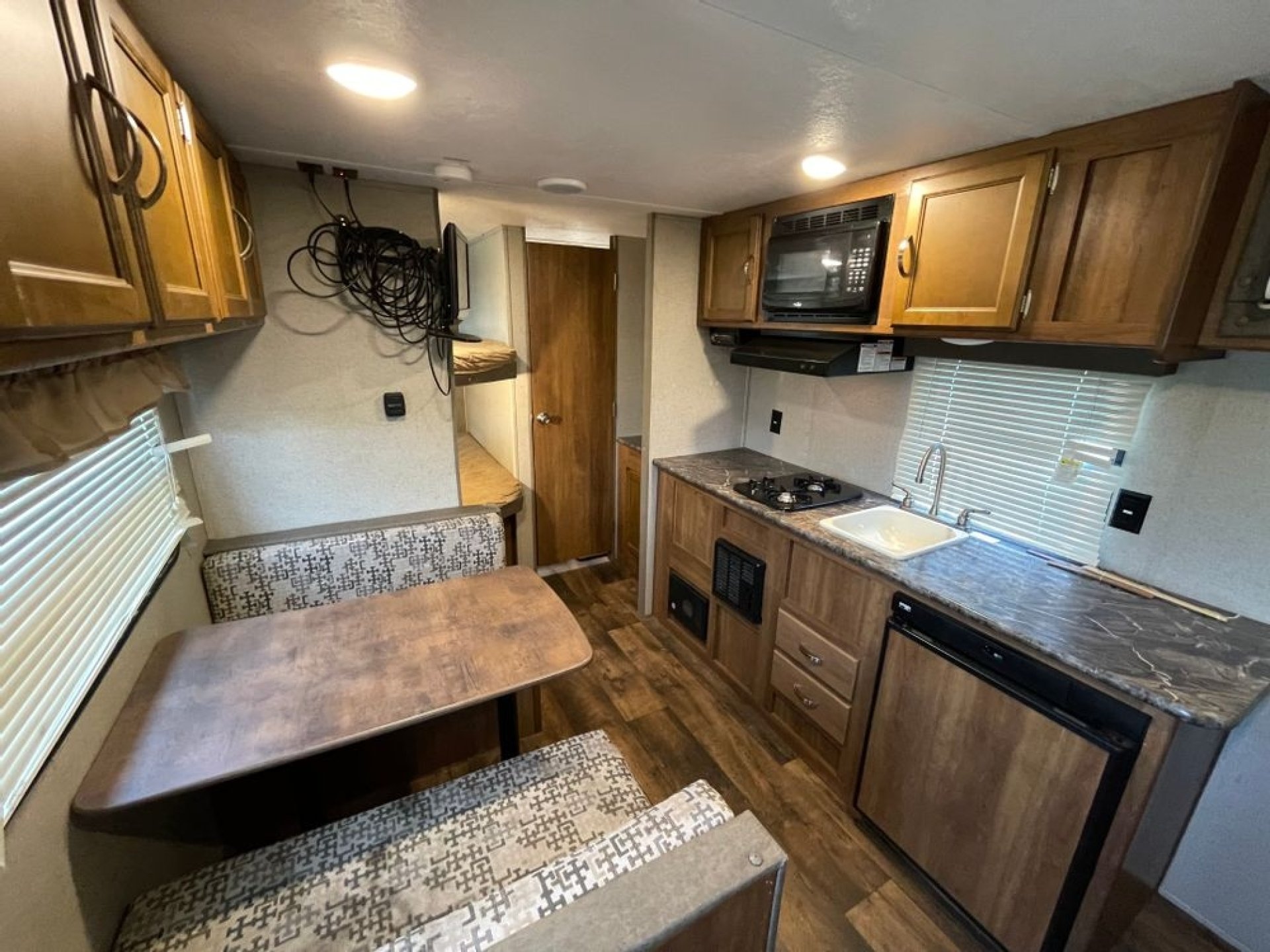 2017 KEYSTONE SUMMERLAND 1850FL